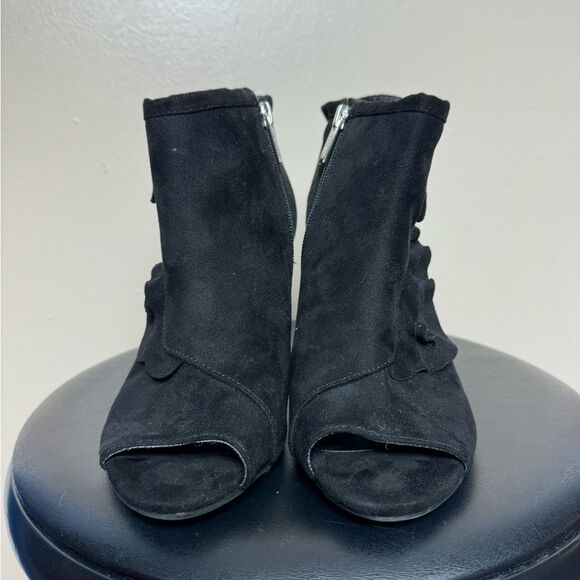 SALE! Black Unisa Faux Suede Peep Toe Booties Size 7 EUC - Picture 4 of 6